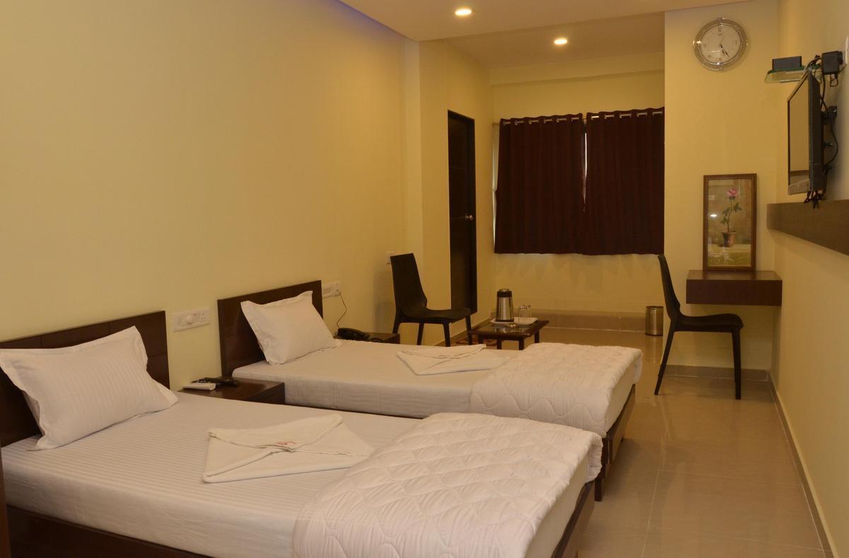 Hotel Ambience Sarkhej Bagian luar foto