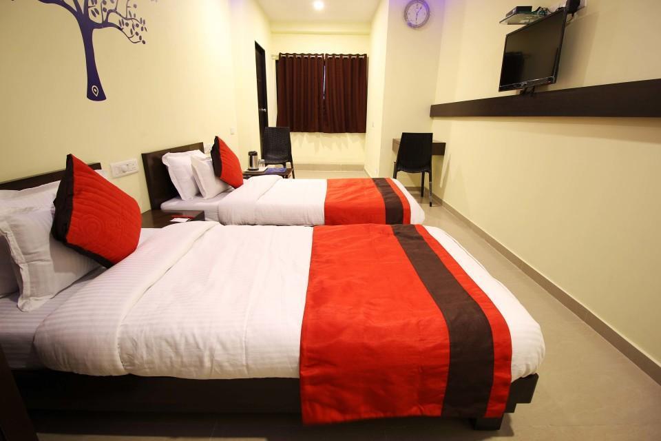 Hotel Ambience Sarkhej Bagian luar foto