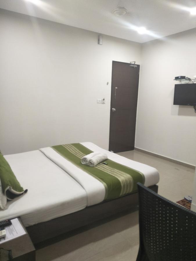 Hotel Ambience Sarkhej Bagian luar foto