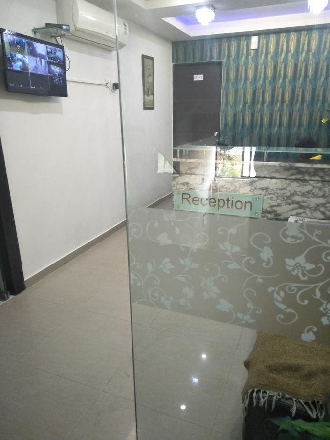 Hotel Ambience Sarkhej Bagian luar foto